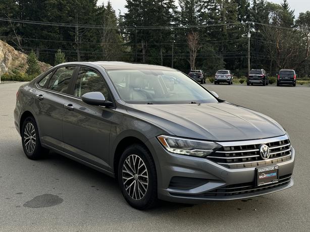 2021 Volkswagen Jetta Highline - 8.0" Touchscreen & Rain sensing wipers image 4