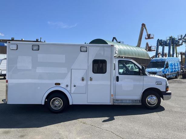2016 Chevrolet Express G3500 Cube Van Ex Ambulance image 8