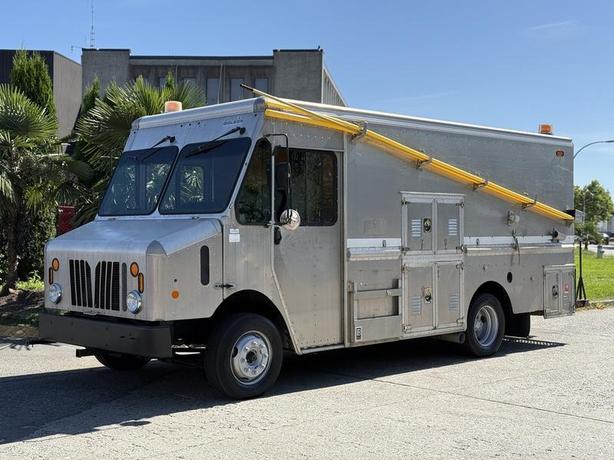 2009 Morgan Olson Workhorse W62 16-Foot Mobile Workshop Service Step Van image 5