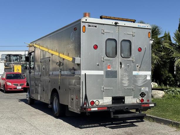 2009 Morgan Olson Workhorse W62 16-Foot Mobile Workshop Service Step Van image 8