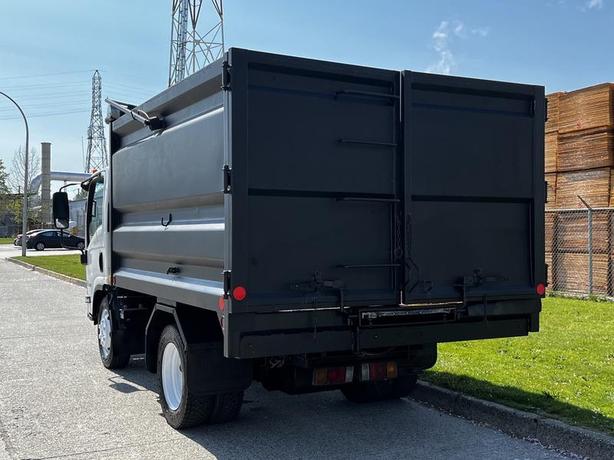 2016 Isuzu NPR 10 Foot Dump Truck V8 Gas Engine image 5