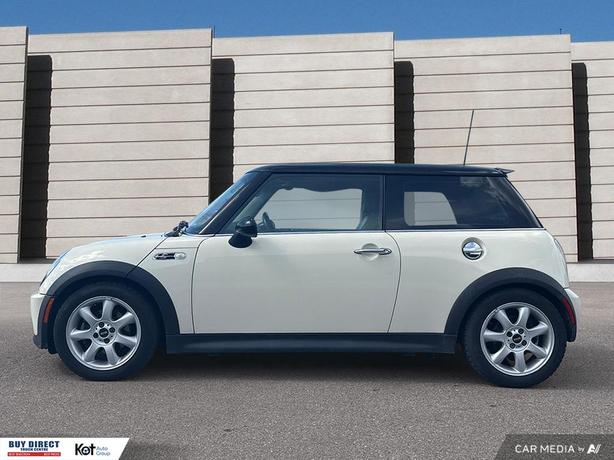 2004 MINI Cooper Hardtop S MANUAL, LEATHER SEATS, BLACK INTERIOR, SUNROOF, AUTO  image 3