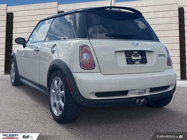 2004 MINI Cooper Hardtop S MANUAL, LEATHER SEATS, BLACK INTERIOR, SUNROOF, AUTO  image 4