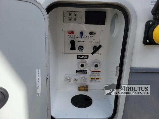 Used 2018 Highland Ridge RV Open Range Light LF318RLS image 5