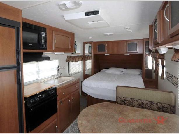 Used 2012 Coachmen RV Freedom Express LTZ 191RB image 8