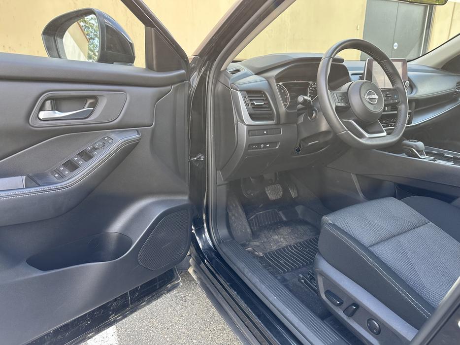 2024 Nissan Rogue display photo