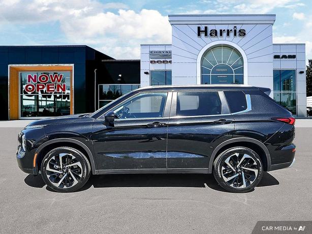 2023 Mitsubishi Outlander SE | One Owner | No Reported Accidents! image 3