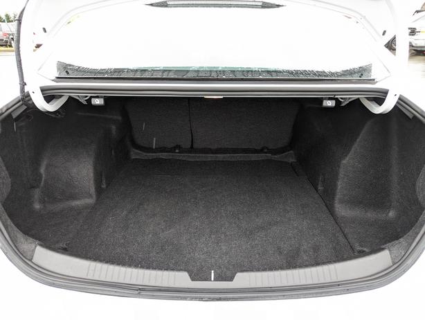 2022 Chevrolet Malibu LT - No Accidents, Remote Start, Heated Seats image 8