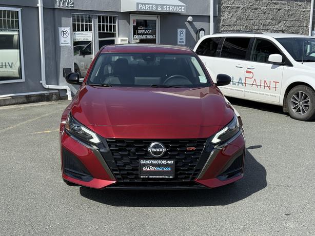 2023 Nissan Altima SR AWD - Blind Spot Warning & Power Driver Seat image 3