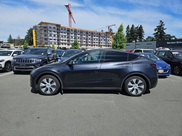 2024 Tesla Model Y RWD *Ltd Avail* Sport Utility | One Owner | No Reported Accid image 3