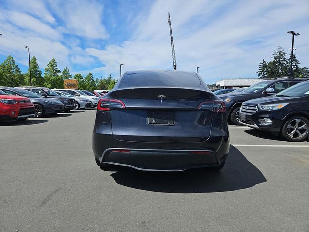 2024 Tesla Model Y RWD *Ltd Avail* Sport Utility | One Owner | No Reported Accid image 5