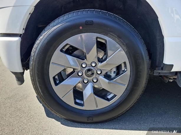 2023 Ford F-150 Lightning LARIAT 4WD SuperCrew 5.5' Box | No Reported Accidents! image 6