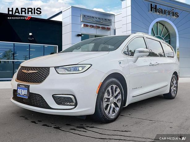 2024 Chrysler Pacifica Hybrid Pinnacle image 1