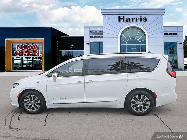 2024 Chrysler Pacifica Hybrid Pinnacle image 3