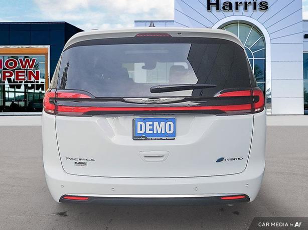 2024 Chrysler Pacifica Hybrid Pinnacle image 5