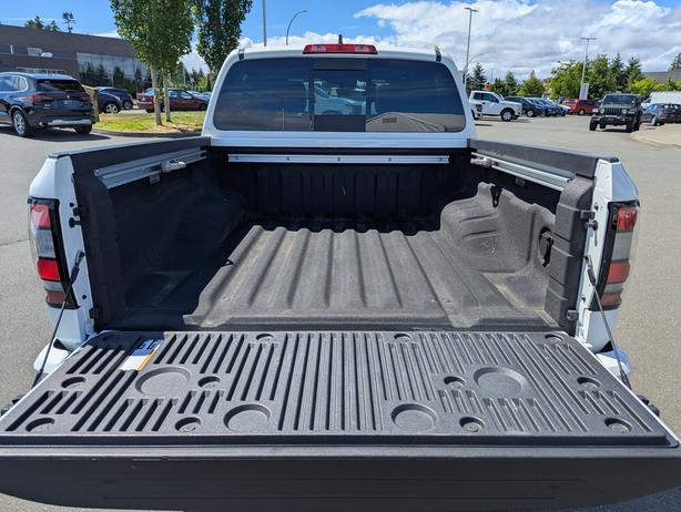 2023 Nissan Frontier Pro-4X - 3.8L V6, Crew Cab, Short Box, 4x4 image 8