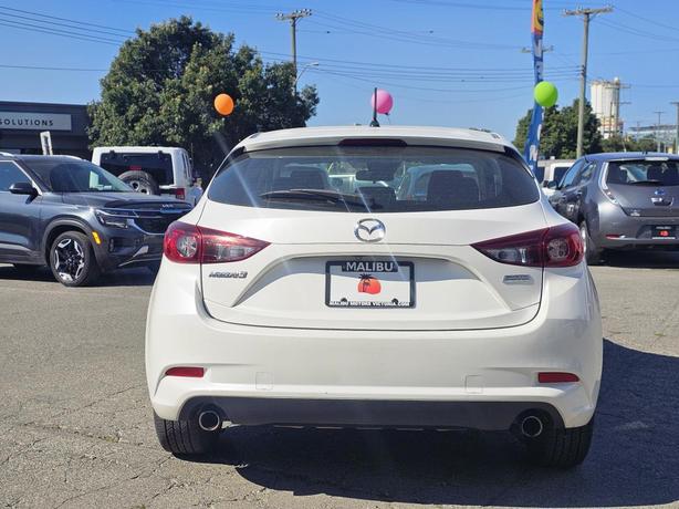2018 Mazda3 Sport GS Auto image 3