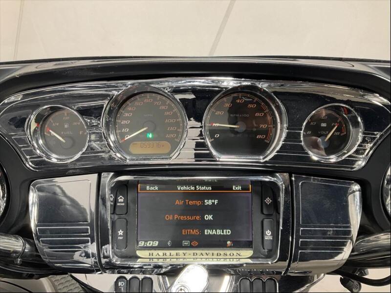 2017 Harley-Davidson Flhtcu Electra Glide Ultra Classic Motorcycle display photo