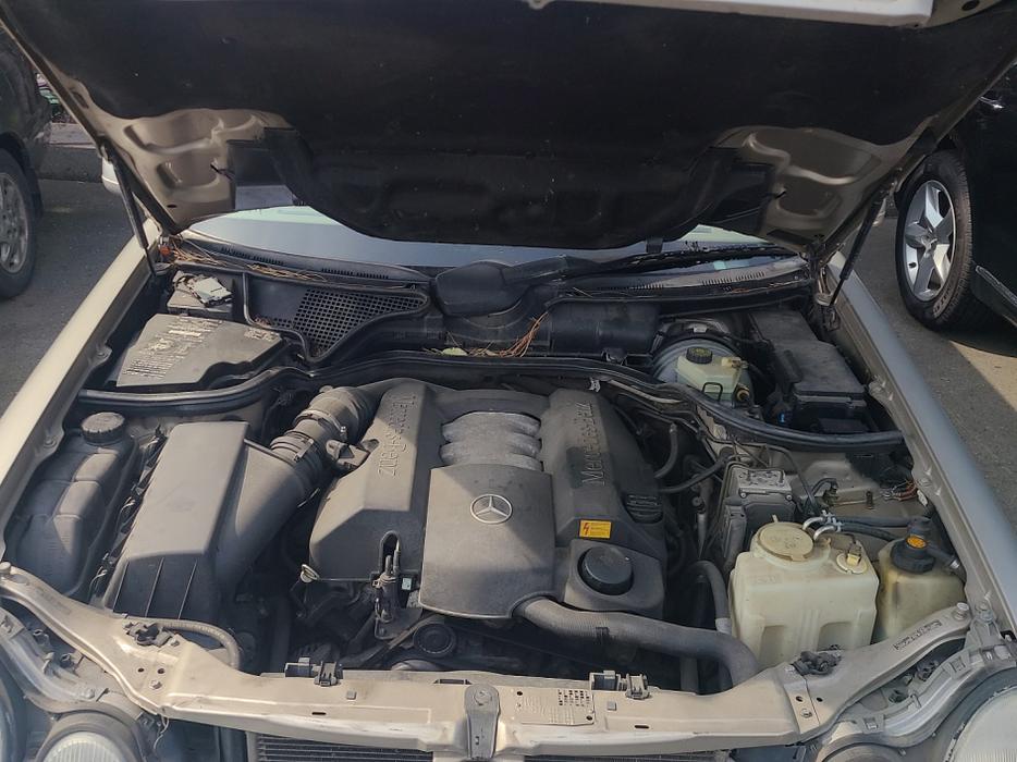 1999 Mercedes-Benz  E320 awd wagon AS TRADED display photo
