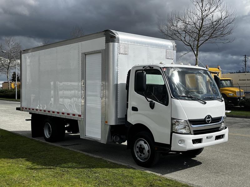 2018 Hino 195 18 Foot Cube Van Diesel 3-Seater display photo