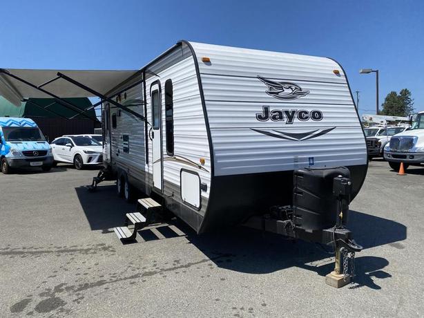 2016 Jayco 265RLSW 26 Foot Travel Trailer With 1 Slide Out image 2