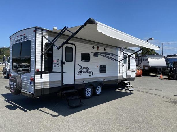 2016 Jayco 265RLSW 26 Foot Travel Trailer With 1 Slide Out image 3