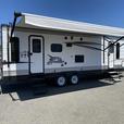 2016 Jayco 265RLSW 26 Foot Travel Trailer With 1 Slide Out thumbnail image 4