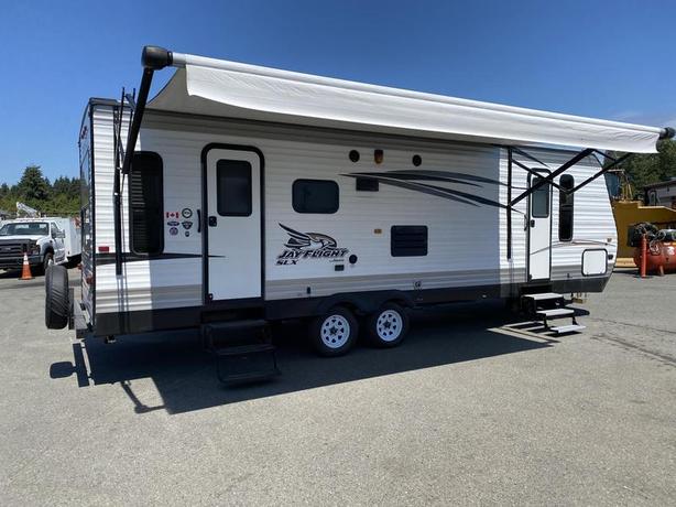 2016 Jayco 265RLSW 26 Foot Travel Trailer With 1 Slide Out image 4