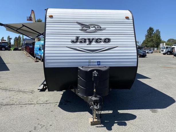 2016 Jayco 265RLSW 26 Foot Travel Trailer With 1 Slide Out image 5