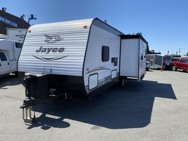 2016 Jayco 265RLSW 26 Foot Travel Trailer With 1 Slide Out image 6