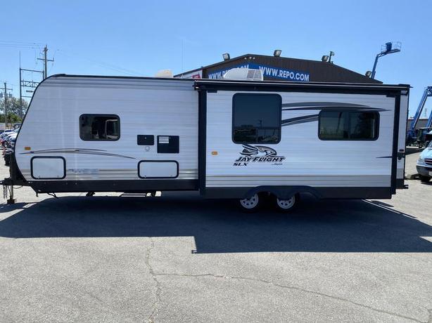 2016 Jayco 265RLSW 26 Foot Travel Trailer With 1 Slide Out image 7