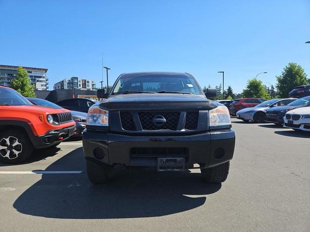 2014 Nissan Titan 4WD Crew Cab SWB SL | Keyless Entry | Back Up Camera! image 2
