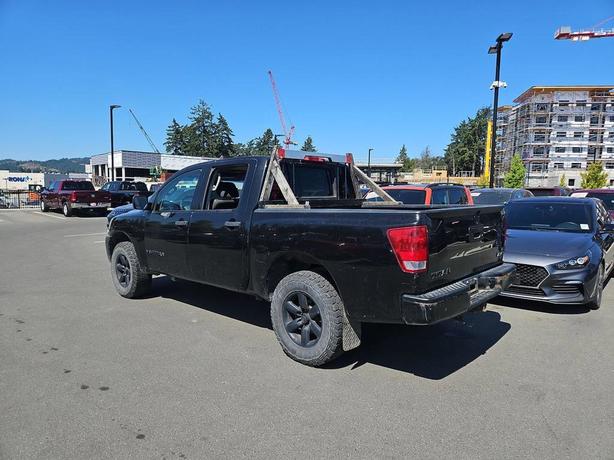 2014 Nissan Titan 4WD Crew Cab SWB SL | Keyless Entry | Back Up Camera! image 4