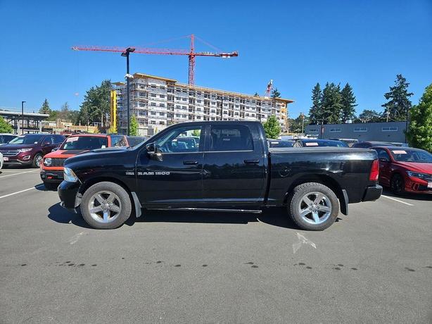 2012 RAM 1500 4WD Crew Cab 140.5 Sport | Sunroof | Bluetooth Connect! image 3
