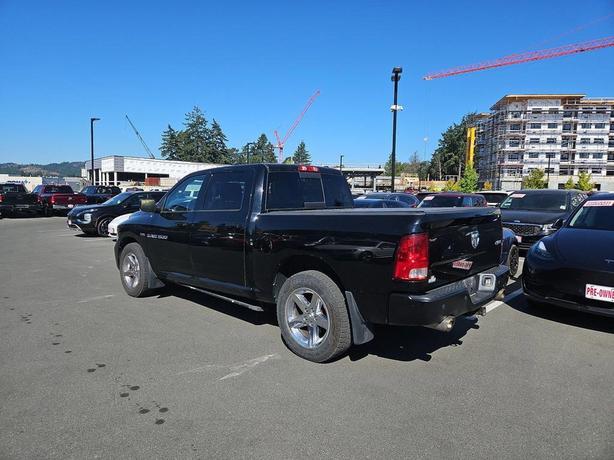 2012 RAM 1500 4WD Crew Cab 140.5 Sport | Sunroof | Bluetooth Connect! image 4