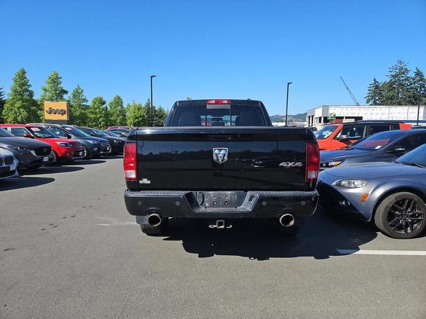 2012 RAM 1500 4WD Crew Cab 140.5 Sport | Sunroof | Bluetooth Connect! image 5