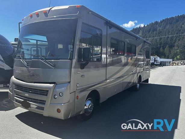 Used 2010 Winnebago Sightseer 33 image 3