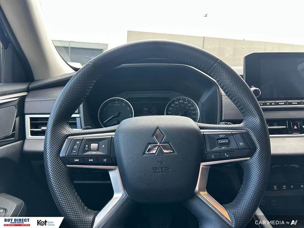 2024 Mitsubishi Outlander ES image 6