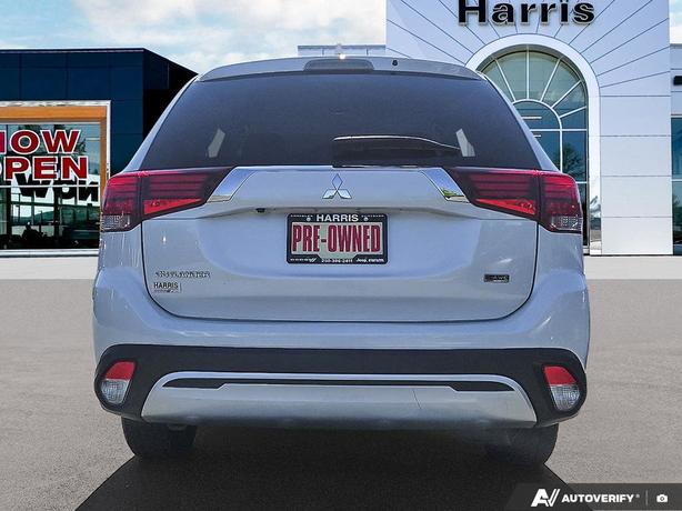 2020 Mitsubishi Outlander ES | Low KM! image 5