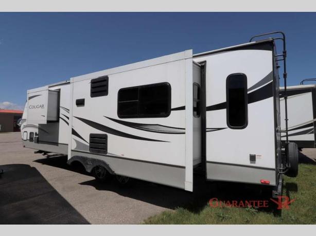 Used 2021 Keystone RV Cougar Half-Ton 29RLKWE image 4