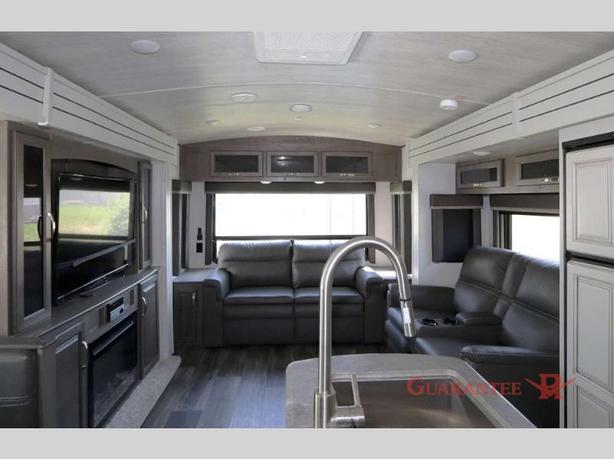 Used 2021 Keystone RV Cougar Half-Ton 29RLKWE image 6