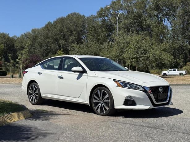 2021 Nissan Altima Platinum AWD image 1