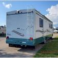 Used 1999 Georgie Boy Cruise Master 3515 thumbnail image 6