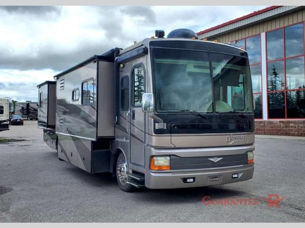 Used 2005 Fleetwood RV Discovery 39L image 1
