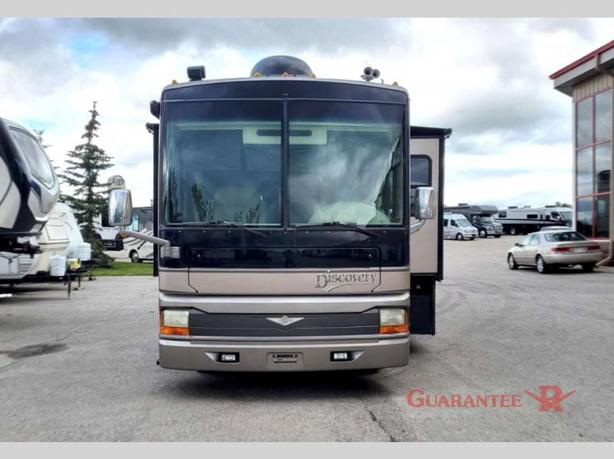 Used 2005 Fleetwood RV Discovery 39L image 2