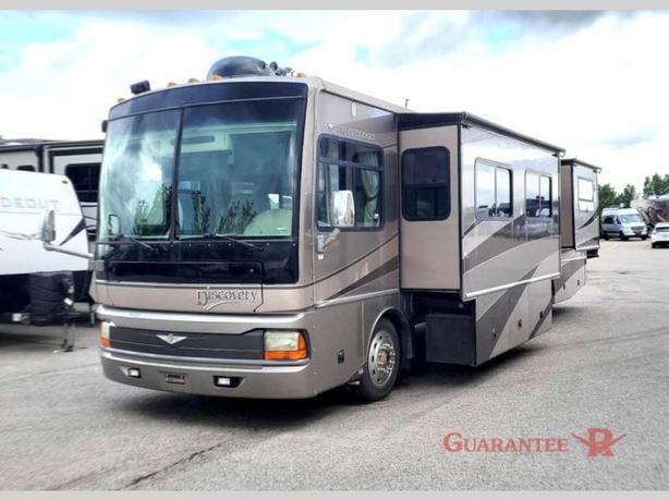 Used 2005 Fleetwood RV Discovery 39L image 3