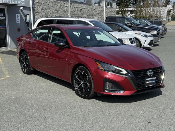2023 Nissan Altima SR AWD - Blind Spot Warning & Power Driver Seat image 4
