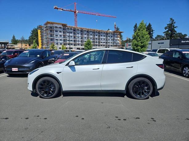 2022 Tesla Model Y Long Range AWD | Backup Camera | One Owner! image 3