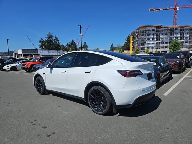 2022 Tesla Model Y Long Range AWD | Backup Camera | One Owner! image 4