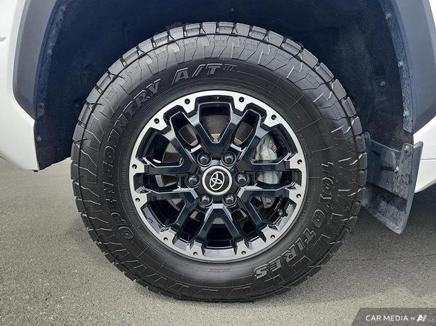 2022 Toyota Tundra 4x4 Crewmax SR | Keyless Start | Bluetooth Connection! image 6